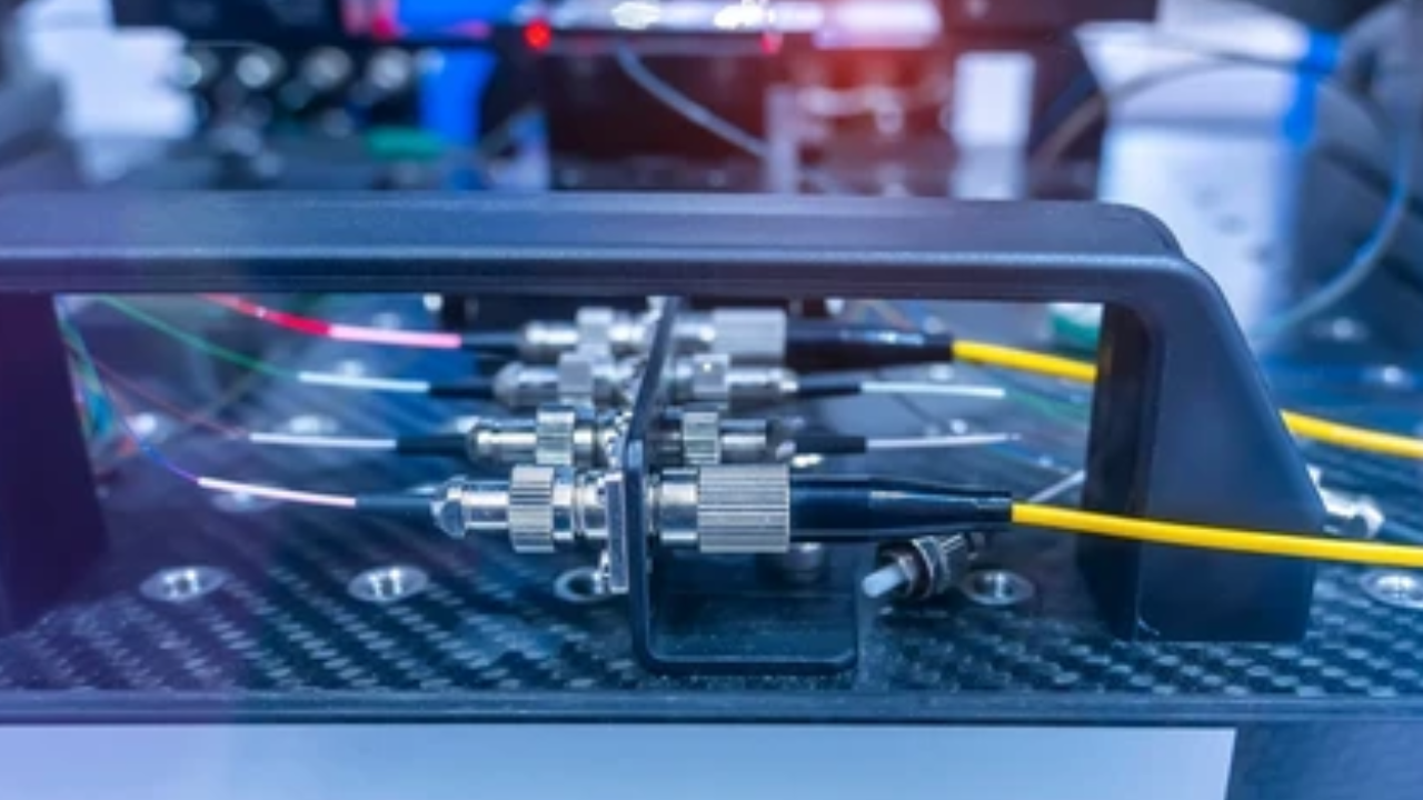 What Are Pros And Cons Of Fiber Optic Networking Products?