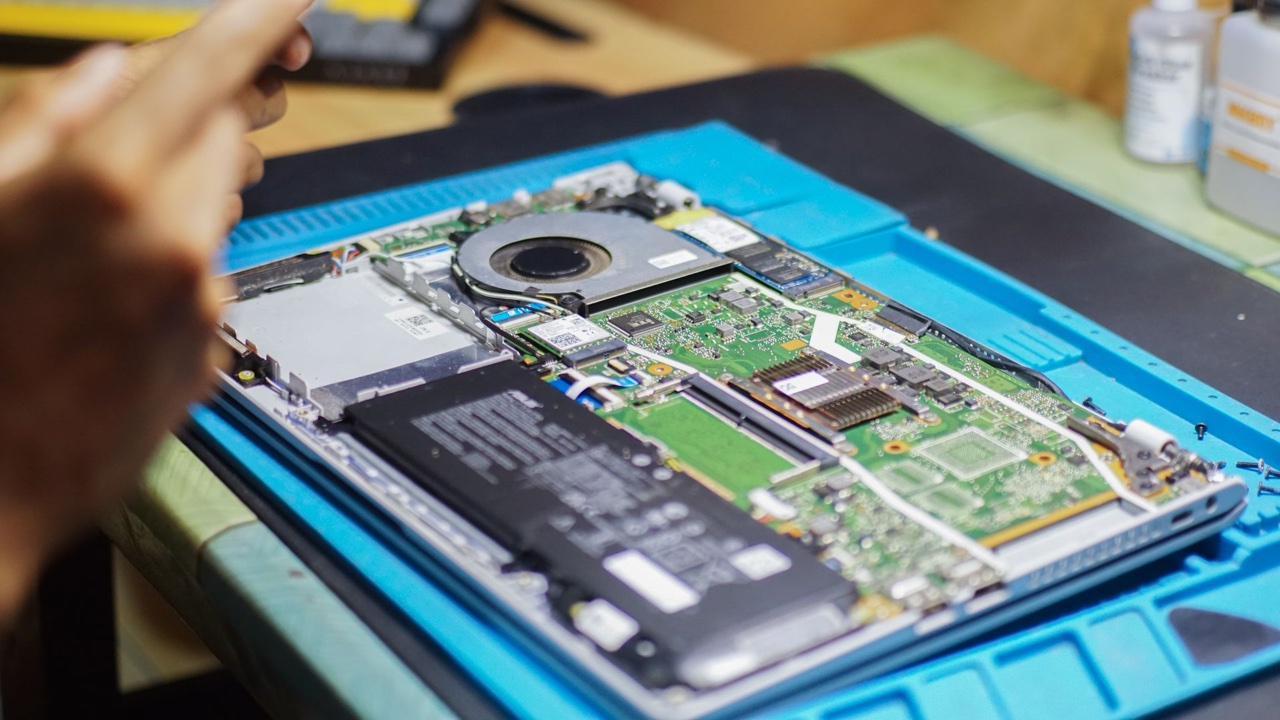 How Lithium-Ion Cell Quality Affects Laptop Battery Capacity Retention Over Charge Cycles