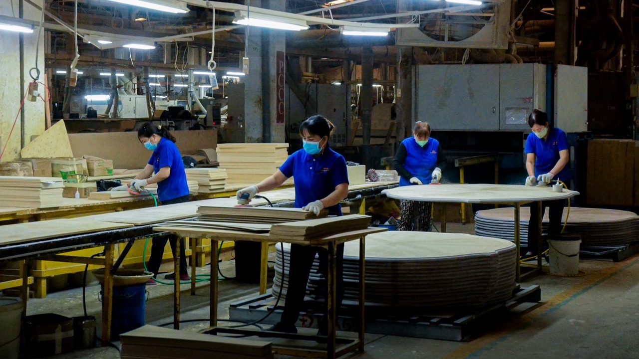 What Does a Chinese Furniture Manufacturer Actually Do From the Day You Place an Order to the Day It Arrives on Site?